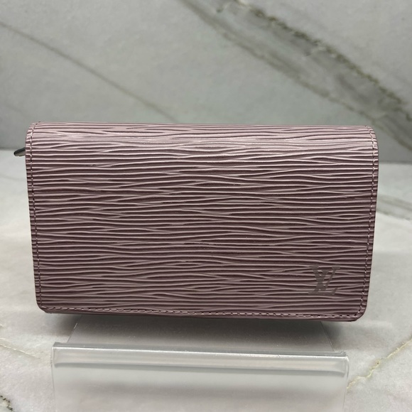 Louis Vuitton Handbags - EUC Authentic Louis Vuitton Lilac Gray Epi Porte Monnaie Zip Bifold Wallet